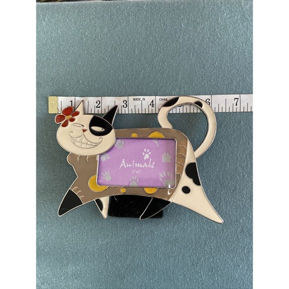 Small  Metal  Cat Picture Frame  . Glass Front. Fits Small Picture 3x2 Inches. - Picture 8 of 9